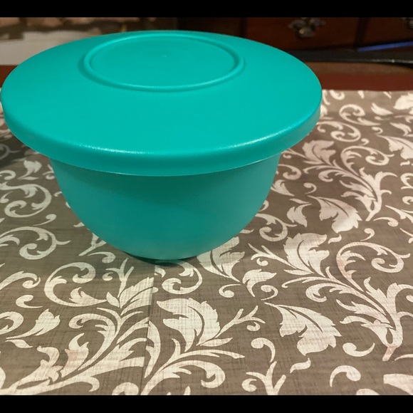 Tupperware Storage Bowls (set of 2) - Picture 2 of 4
